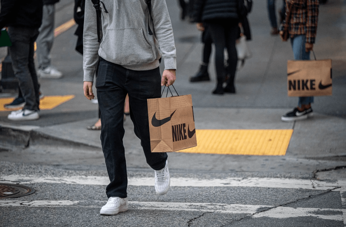 Nike 股價較歷史高點下跌 75%:現在是買入時機嗎?